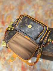 LV 25S CARGO 23 IN BROWN MONOGRAM CANVAS LEATHER TRIM GOLD HARDWARE