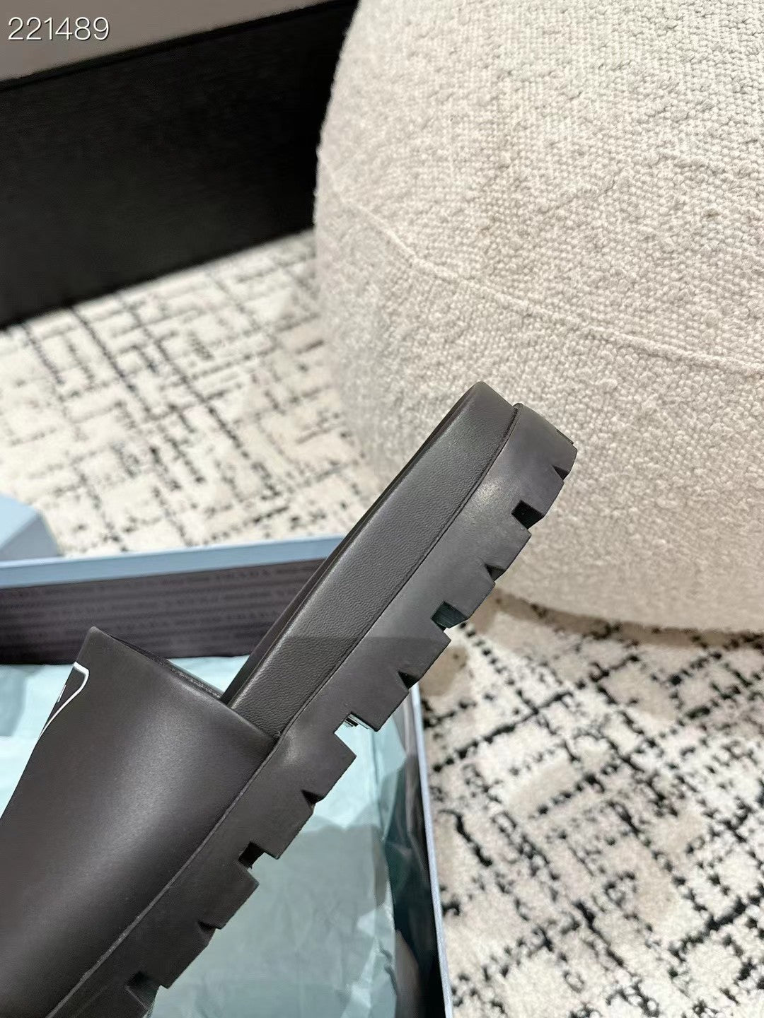 PRADA 25S RUBBER SLIDE IN BLACK CALFSKIN WITH LOGO