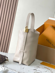 LOW KEY HOBO MM 35 IN IVORY BEIGE SMOOTH CALFSKIN