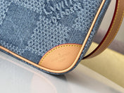 CHESS MESSENGER 24 IN COLUMBIA BLUE DAMIER DENIM 3D