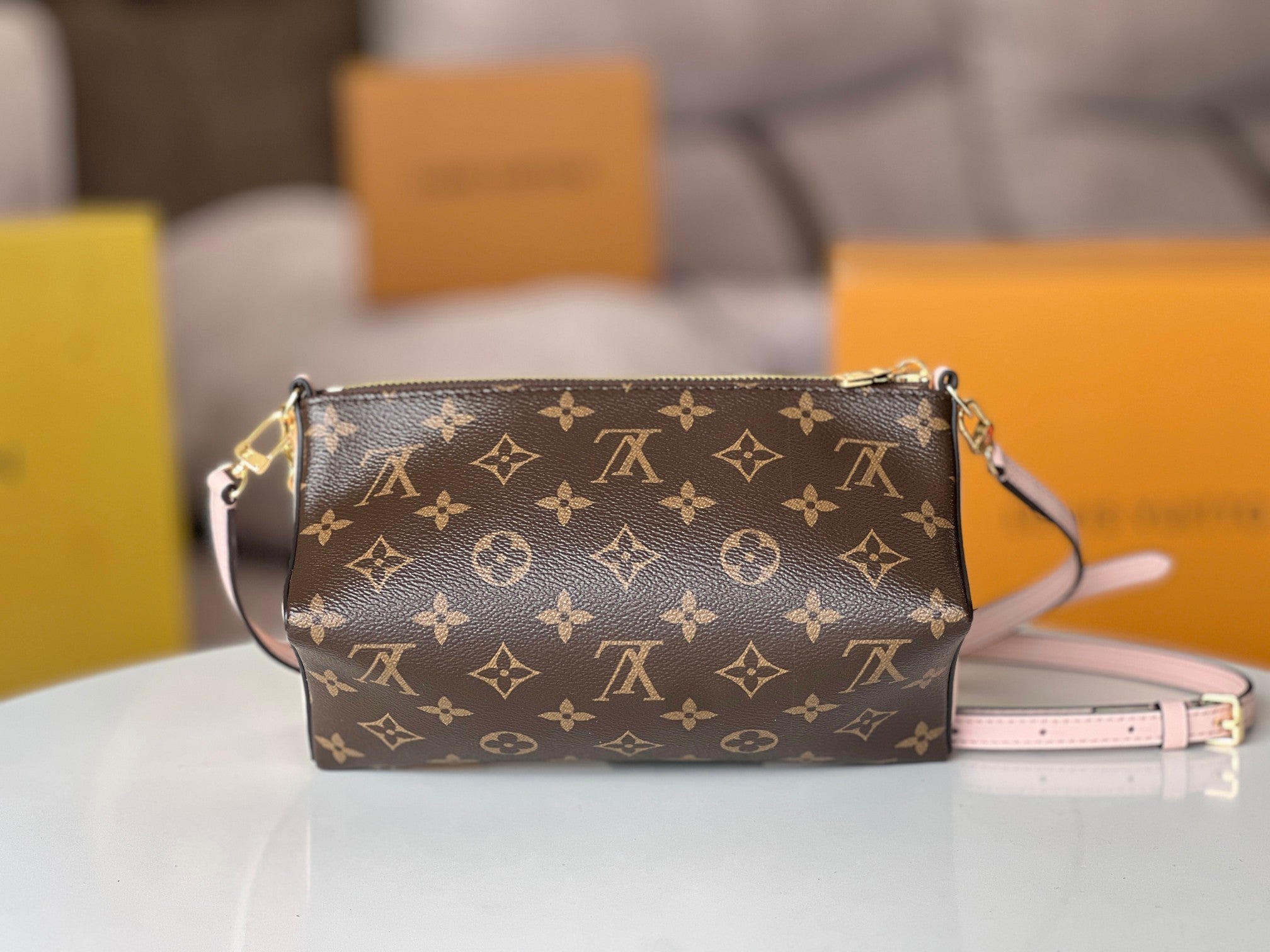 BLOOM POUCH 22 IN BROWN MONOGRAM CANVAS AND PASTEL PINK CALFSKIN SIDES