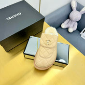 THICK-SOLED SLIDE IN LIGHT YELLOW LAMBSKIN AND WOOL LINING
