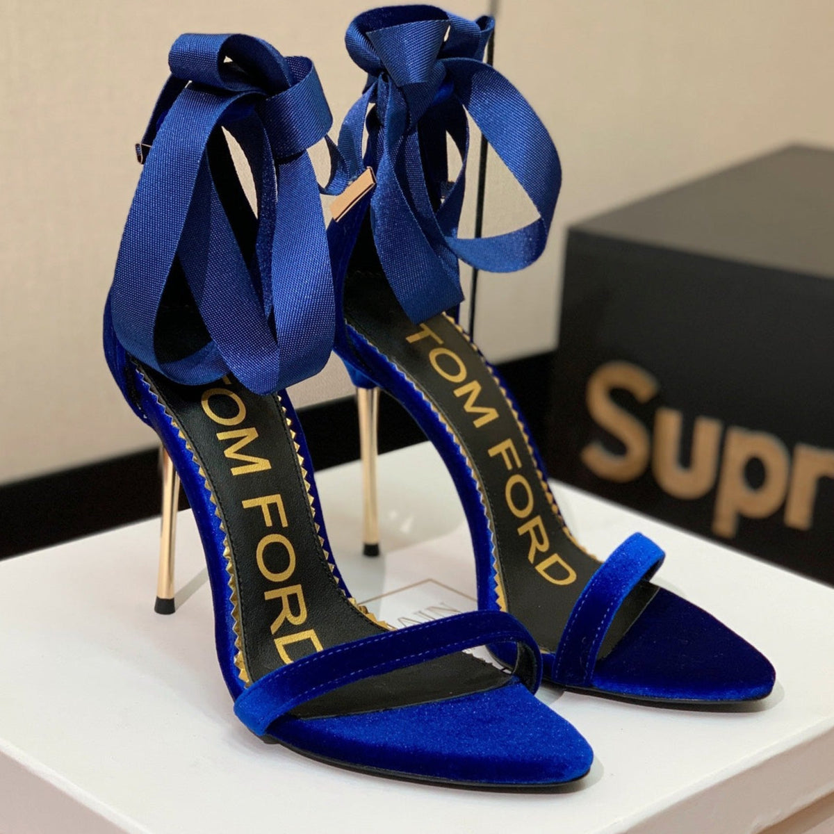 ANKLE SANDAL 10 CM IN NAVY BLUE VELVET AND SILK