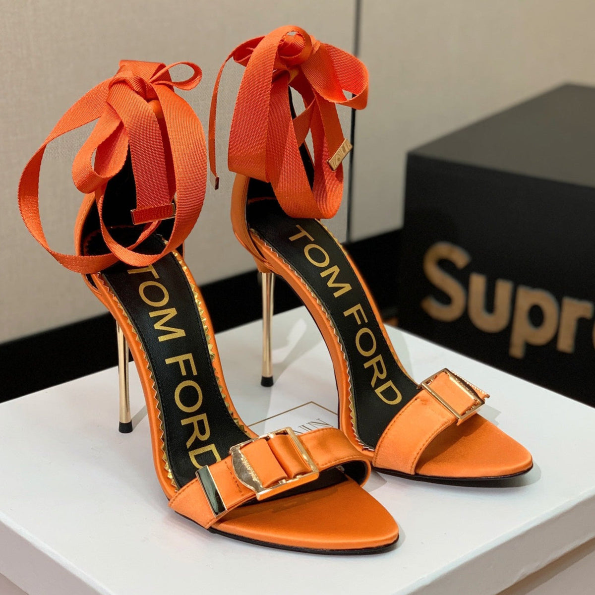 ANKLE SANDAL 10 CM IN SPANISH ORANGE SILK AND SHEEPSKIN