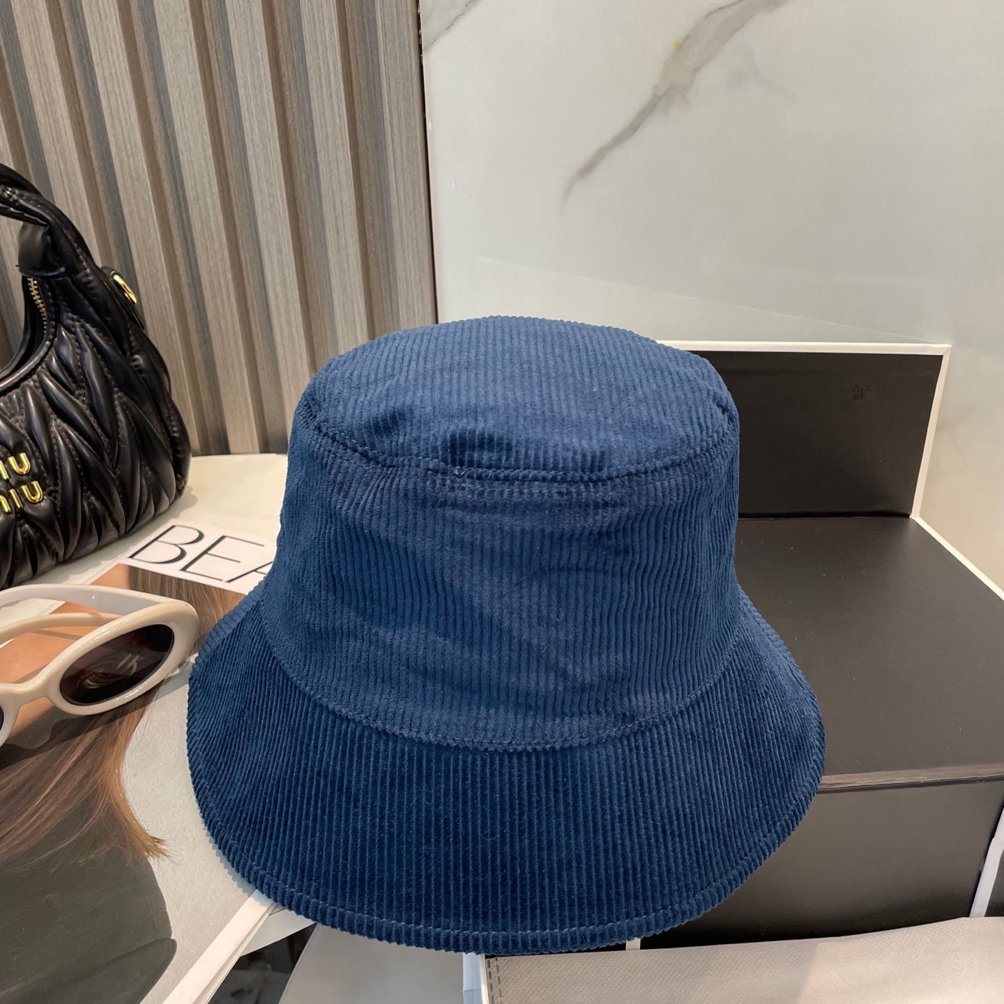 MM BUCKET IN NAVY BLUE VELVET WITH LOGO