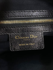 DIOR 25S SMALL VOYAGE BAG 23 IN BLACK FLAT MACROCANNAGE GRAINED GLOSSY CALFSKIN