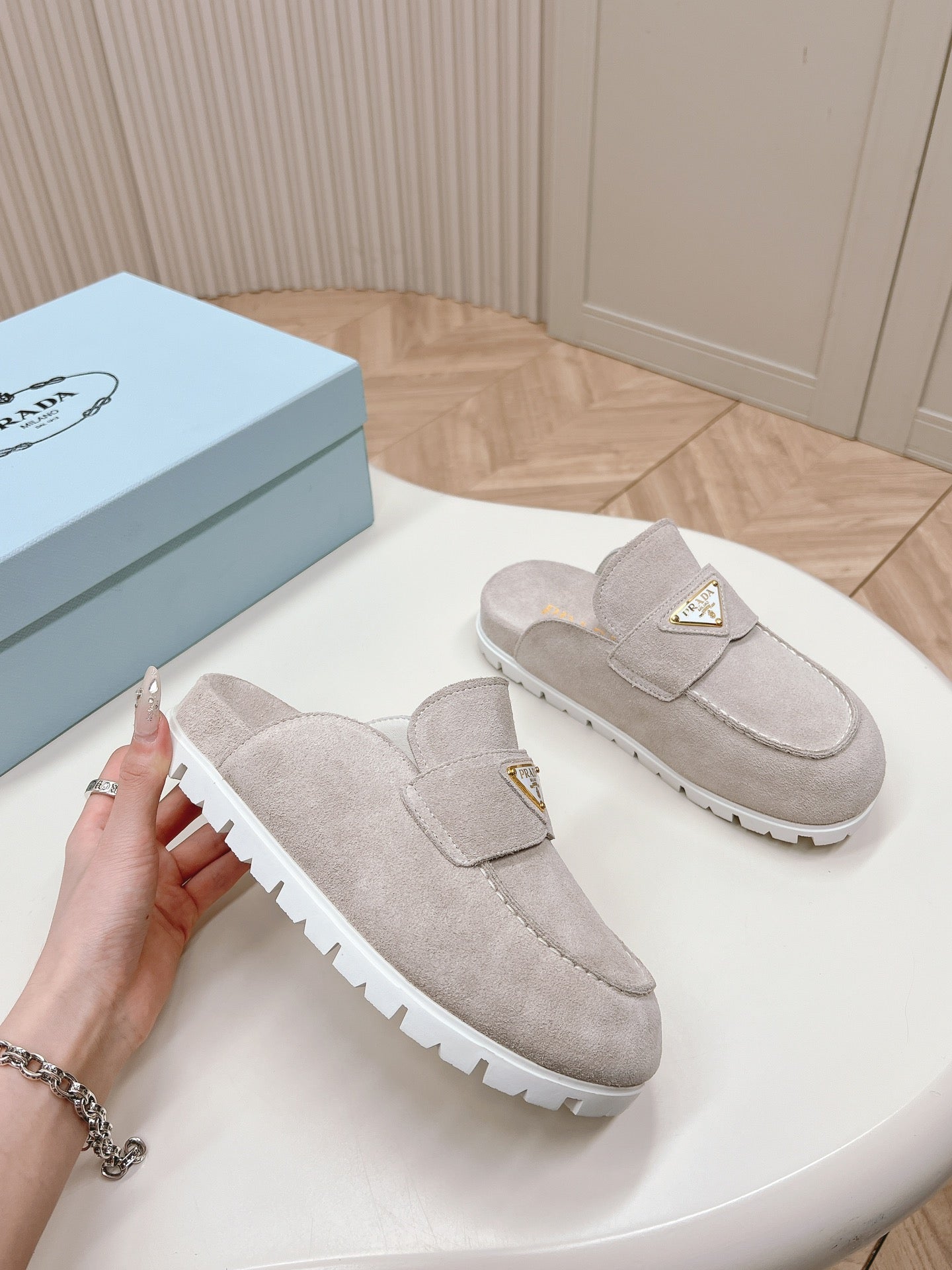 PRA SABOTS MULES LIGHT GRAY SUEDE