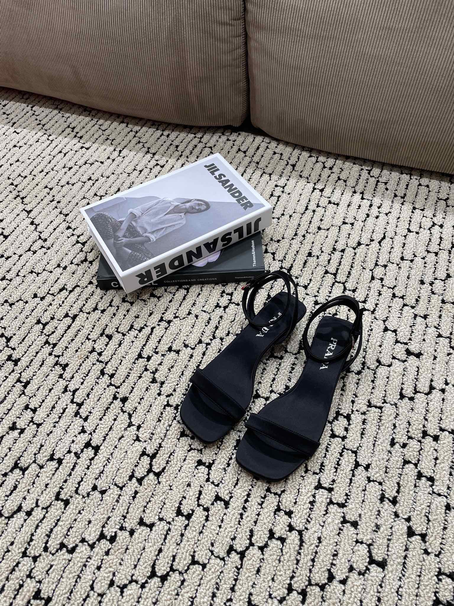 PRA TRIANGLE HEEL SATIN SANDALS BLACK