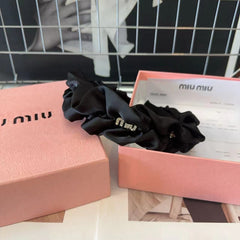 CRYSTAL LOGO HEADBAND IN BLACK WRINKLED SILK 412522