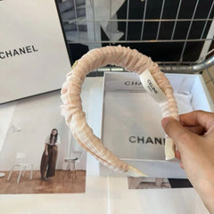 WHITE CREAM FABRIC WITH GOLD LOGO HAIRBAND 414447