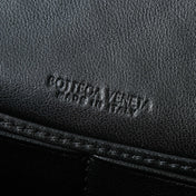 BOTTEGA VENETA 25S ANDIAMO POUCH 19 IN BLACK CALFSKIN GOLD HARDWARE