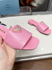 PRA SAFFIANO PATENT SLIDES OSTRICH MOTIF PINK CALFSKIN