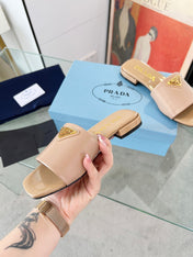 PRA SAFFIANO PATENT SLIDES TUSCAN CALFSKIN