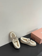 LACE-UP LOAFERS IN BEIGE SUEDE AND WHITE FLEECE LINING