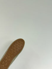 LACE-UP LOAFERS IN BEIGE SUEDE AND WHITE FLEECE LINING
