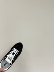 RETRO SNEAKERS IN BLACK MESH AND SUEDE