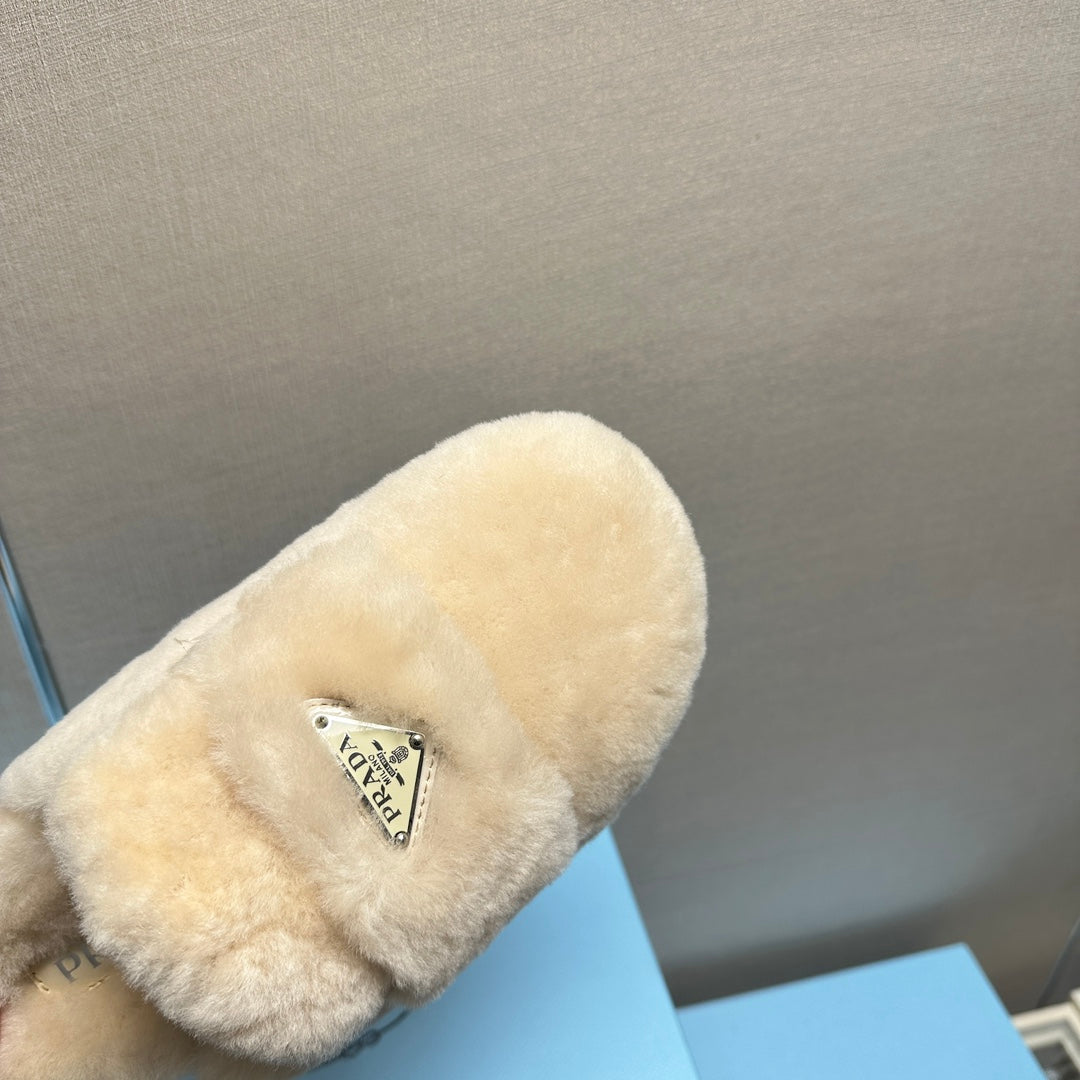 FLAT MULES IN TUSCAN BEIGE RABBIT FUR