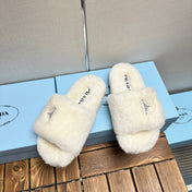 THICK-SOLED FUR SLIDES WHITE WITH TRIANGLE LOGO