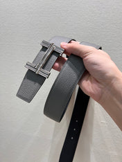 HM TRAVERSE BELT BUCKLE & REVERSIBLE GRAY AND BLACK LEATHER STRAP 38 MM SILVER HARDWARE