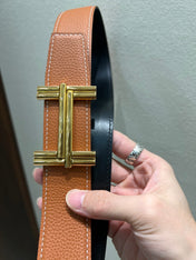 HM TRAVERSE BELT BUCKLE & REVERSIBLE BRONZE BROWN LEATHER STRAP 38 MM GOLD HARDWARE