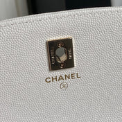 25C FLAP BAG 18 IN WHITE SHINY GRAINED CALFSKIN GOLD HARDWARE