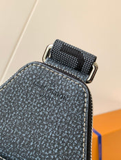 AVENUE SLINGBAG 31 IN BLACK MONOGRAM CANVAS WITH BROWN LOGO