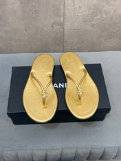 CHANEL 26S FLIP FLOPS IN GOLD CALFSKIN CC LOGO