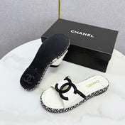 CHANEL 26S PLATFORM SLIDES IN WHITE LAMBSKIN WITH CC LOGO