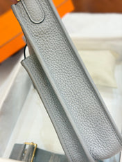 HM 26S EVELYNE BAG 23MM IN LIGHT GRAY GRAINED CALFSKIN