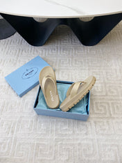 THICK-SOLED FLIP FLOPS IN ECRU BEIGE RUBBER