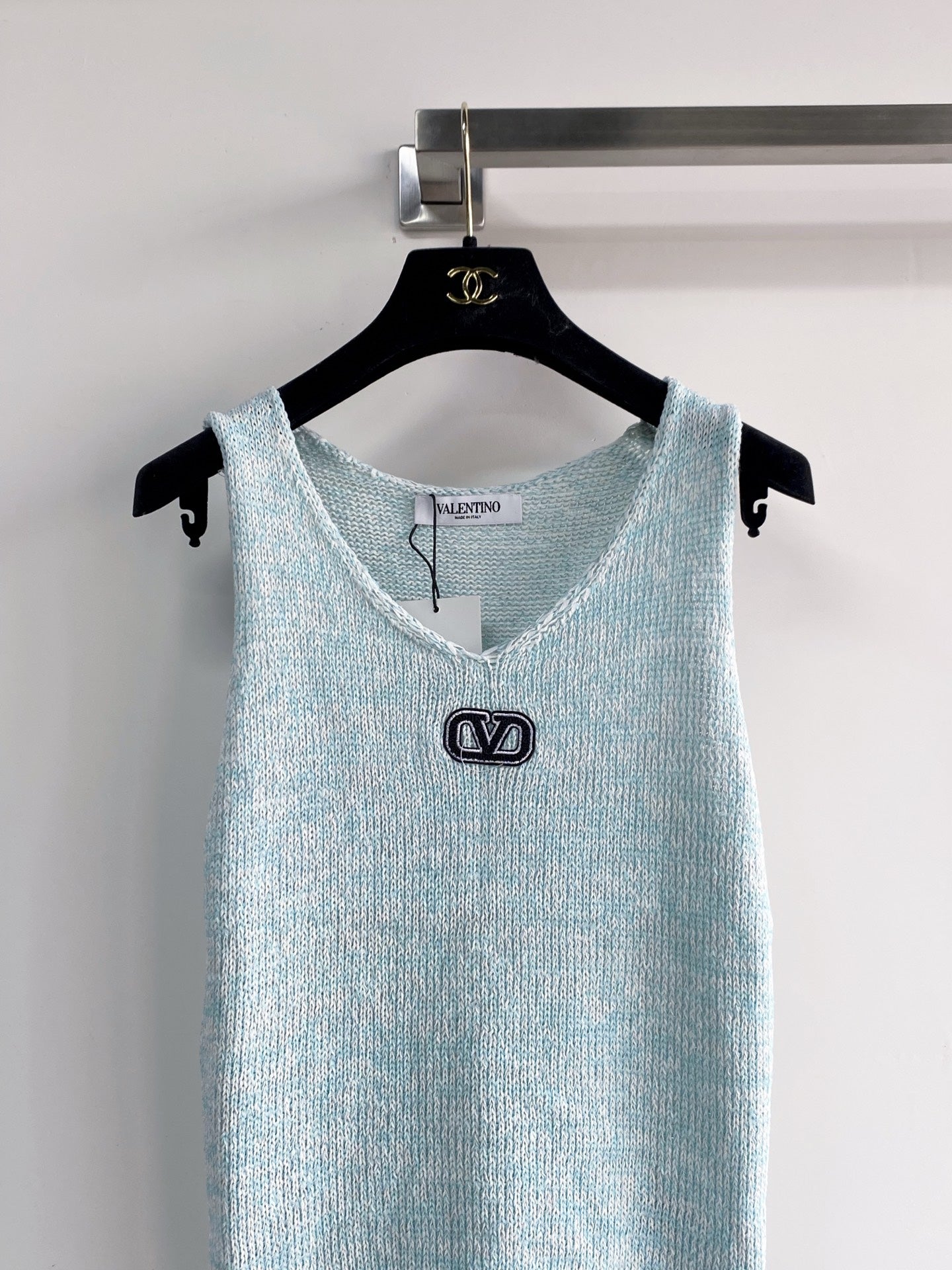 VALENTINO 26S SLEEVELESS SWEATER STYLE 111