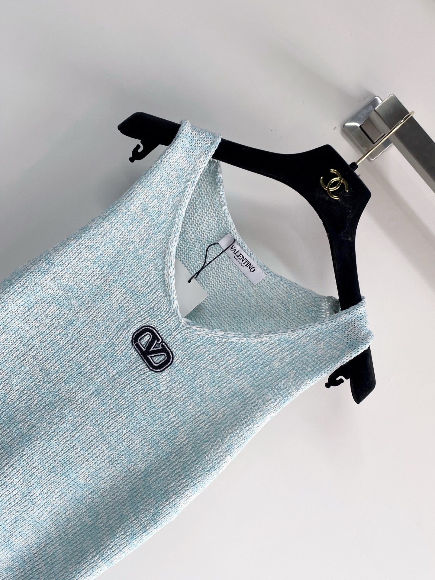 VALENTINO 26S SLEEVELESS SWEATER STYLE 111