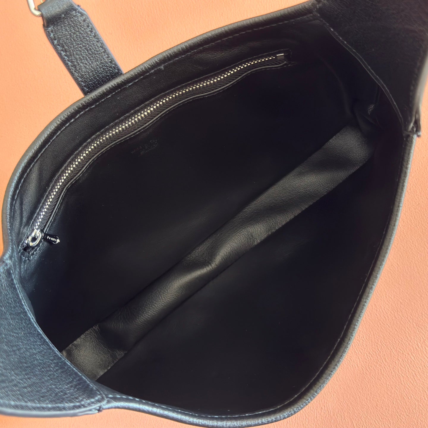 GUCCI 26S JACKIE SLIM SHOULDER BAG 28 IN BLACK CALFSKIN