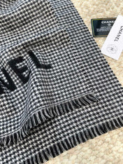 HOUNDSTOOTH SCARF 185 CM IN BLACK CASHMERE 393123