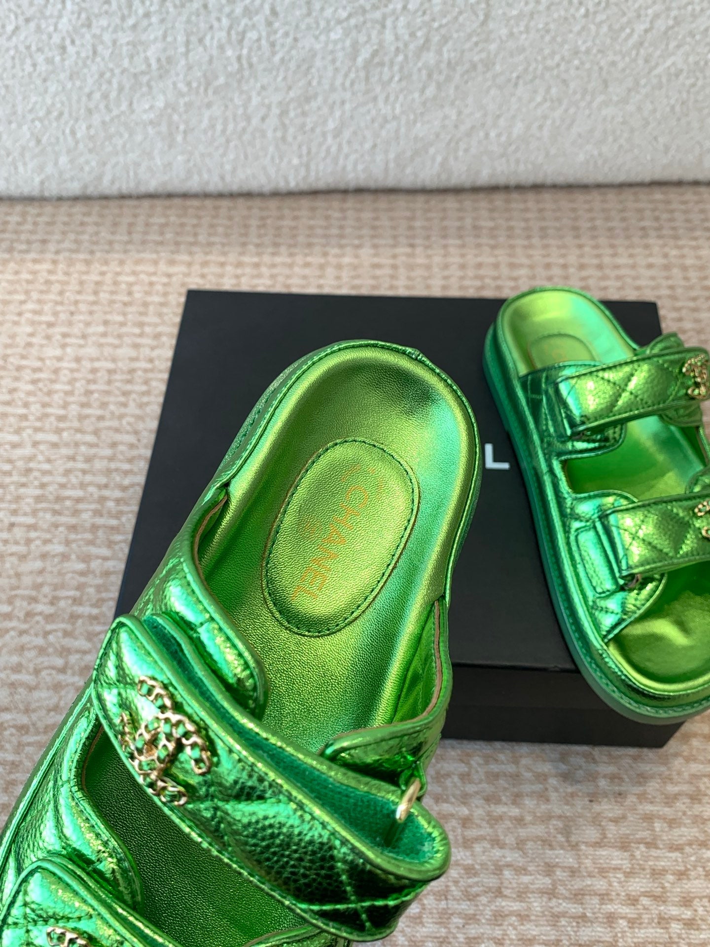 DAD SANDAL IN EMERALD GREEN SHEEPSKIN MULE