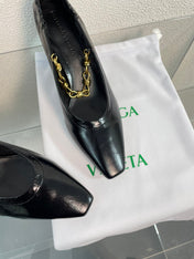 SHARP CHAIN PUMP 6 CM IN BLACK CALFSKIN