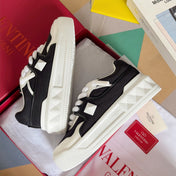 LOW-TOP SNEAKER IN WHITE NAPPA LEATHER AND BLACK TOILE ICONOGRAPHE FABRIC