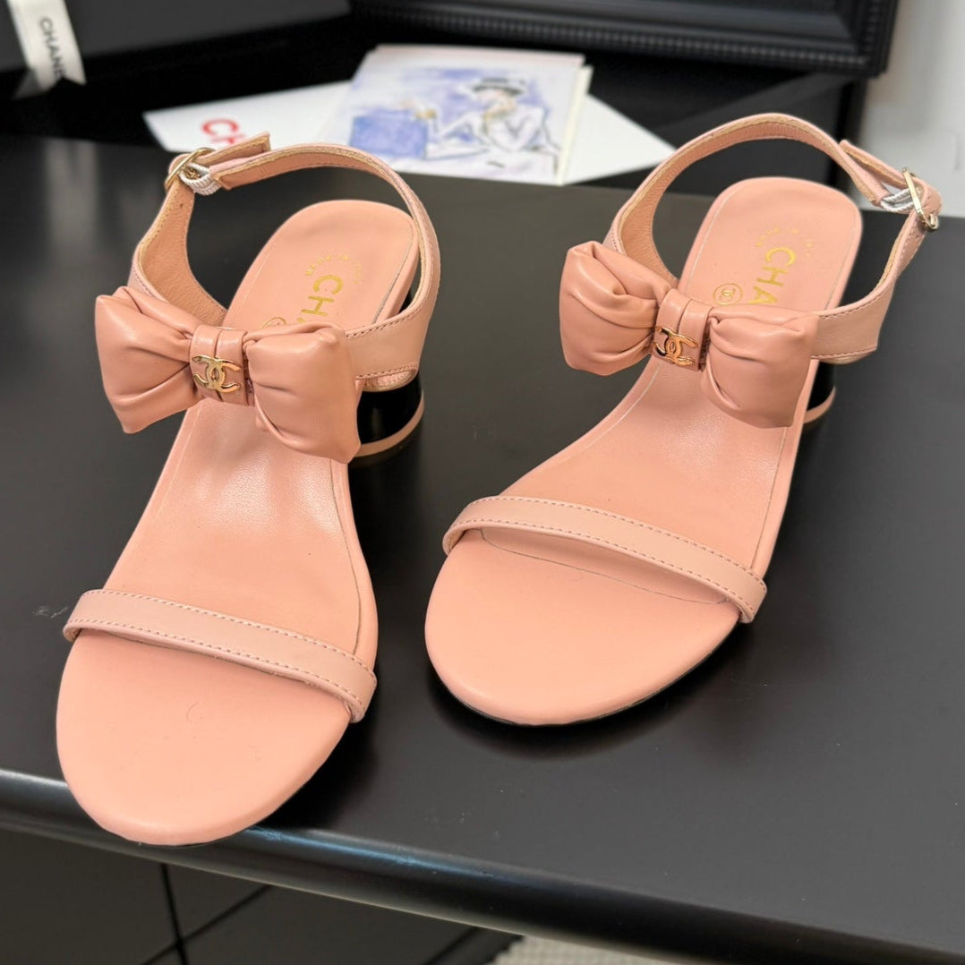 MID HEEL SANDALS IN PEACHY PINK CALFSKIN WITH BOW