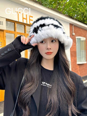 BUCKET HAT IN BLACK MIX WHITE RABBIT FUR 404640