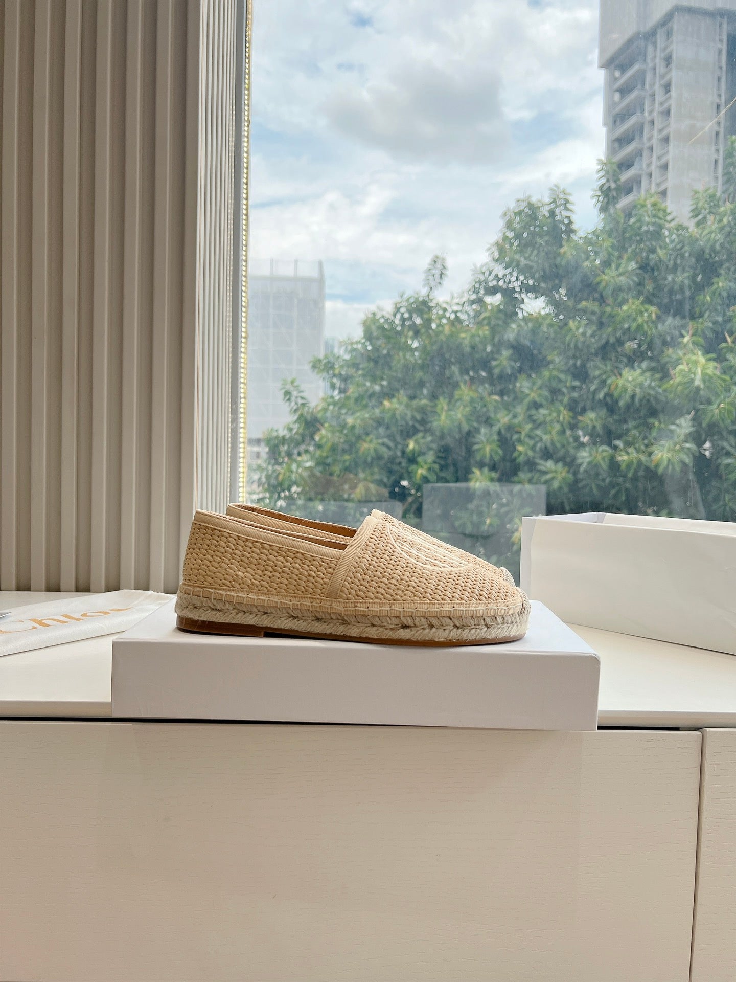 CHLOÉ WOVEN LOAFER IN TAN BEIGE RAFFIA