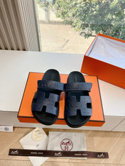 CHYPRE SANDAL IN BLACK GRAINED CALFSKIN
