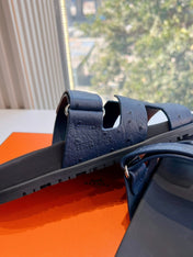 CHYPRE SANDAL IN BLACK GRAINED CALFSKIN