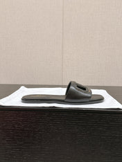 VLOGO CUT-OUT BLACK CALFSKIN SLIDE SANDAL
