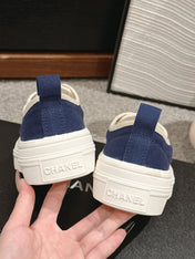 LACE-UP SNEAKERS IN NAVY BLUE CANVAS