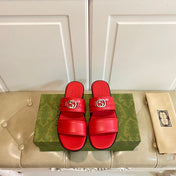 GG SANDAL WITH ROUND INTERLOCKING G IN SCARLET RED CALFSKIN