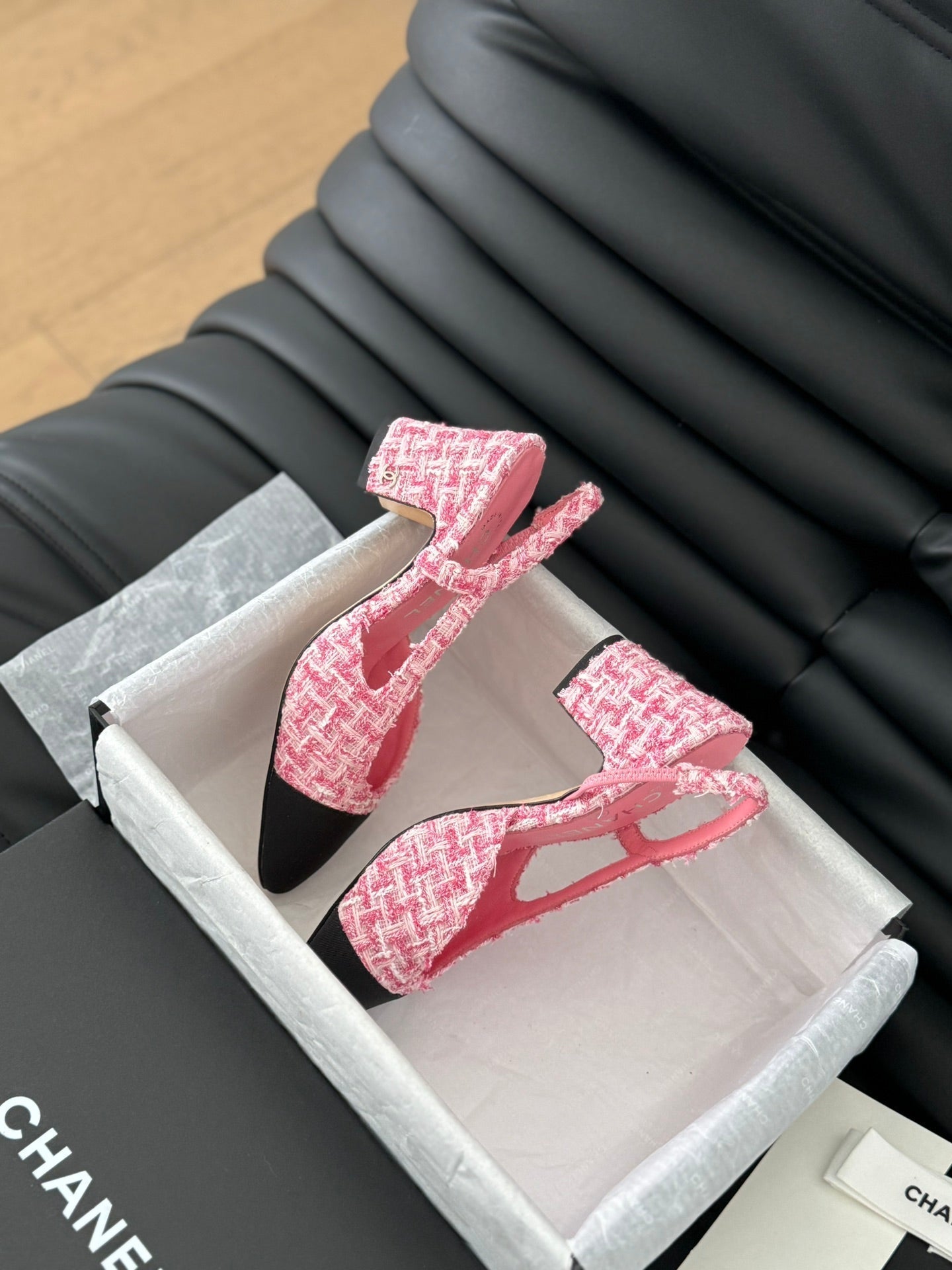 HIGH SLINGBACK IN LIGHT PINK TWEED AND BLACK LAMBSKIN