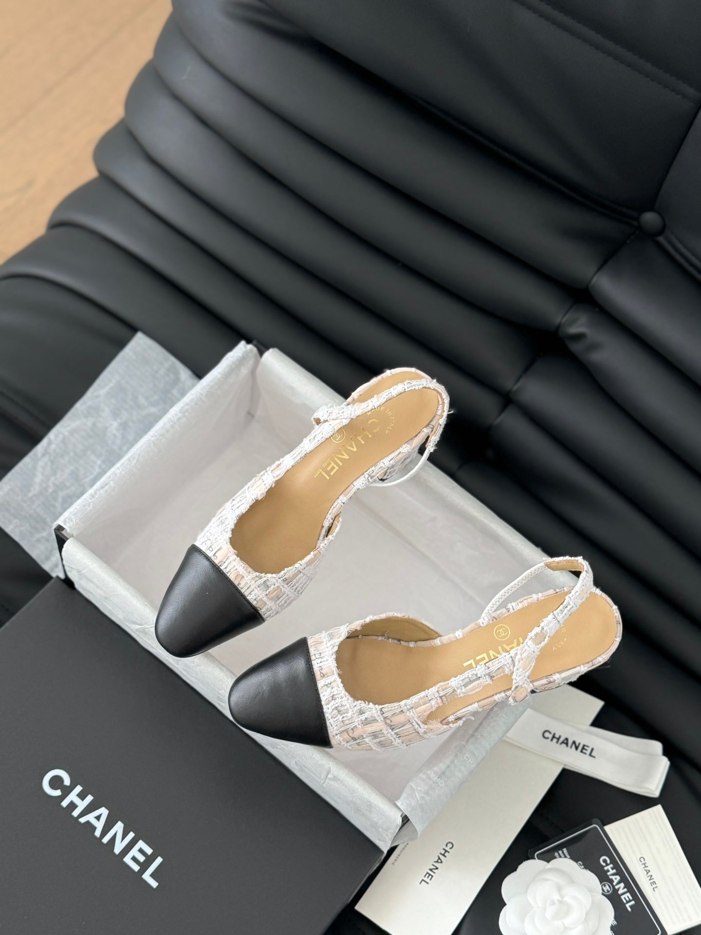 HIGH SLINGBACK IN BEIGE TWEED AND BLACK LAMBSKIN