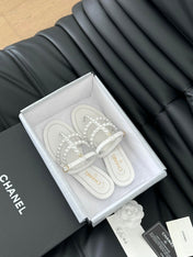 MULE SLIPPERS WITH PEARL CHAIN IN WHITE LAMBSKIN