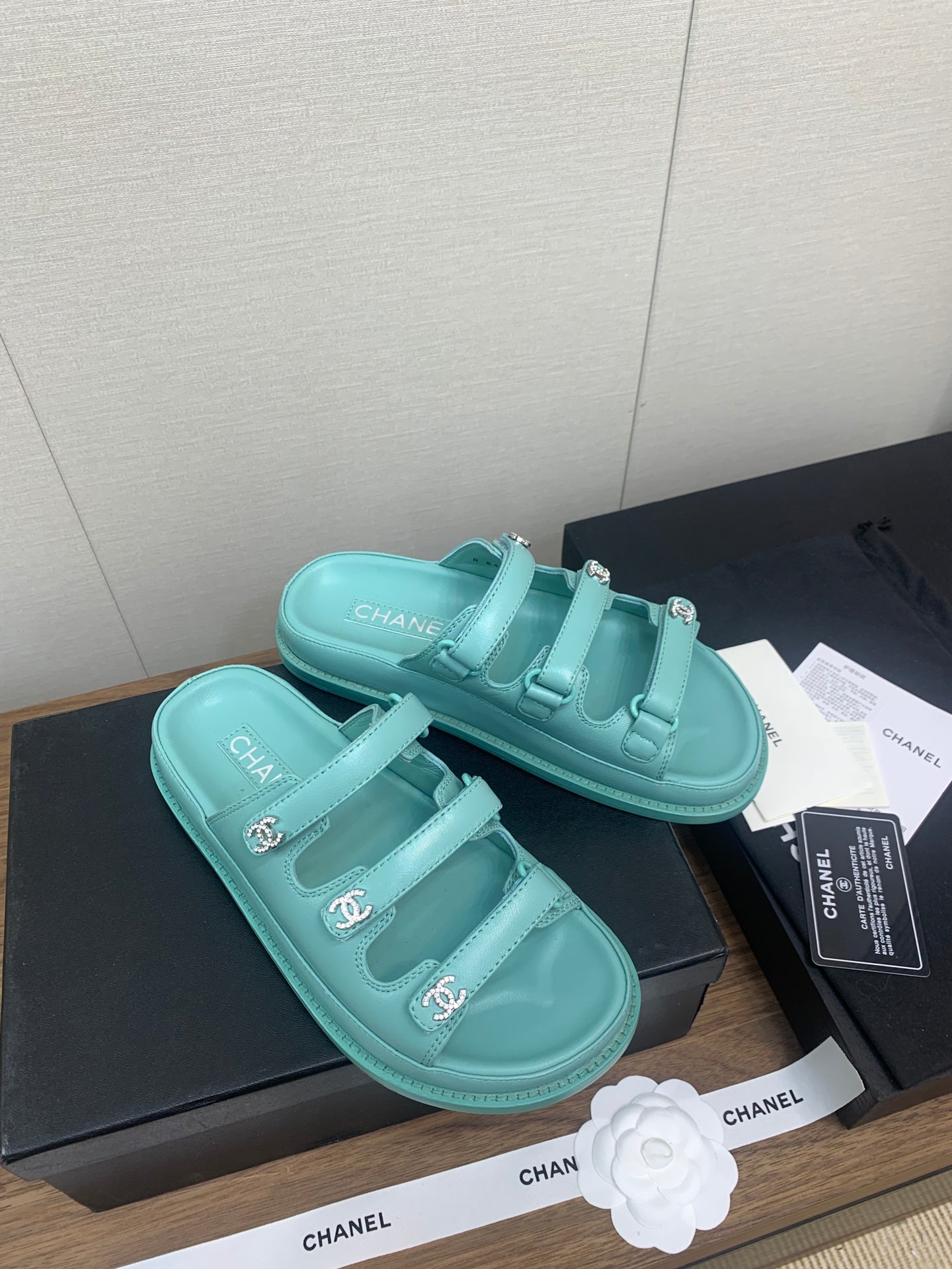 DAD SANDAL IN SKY BLUE LAMBSKIN MULE