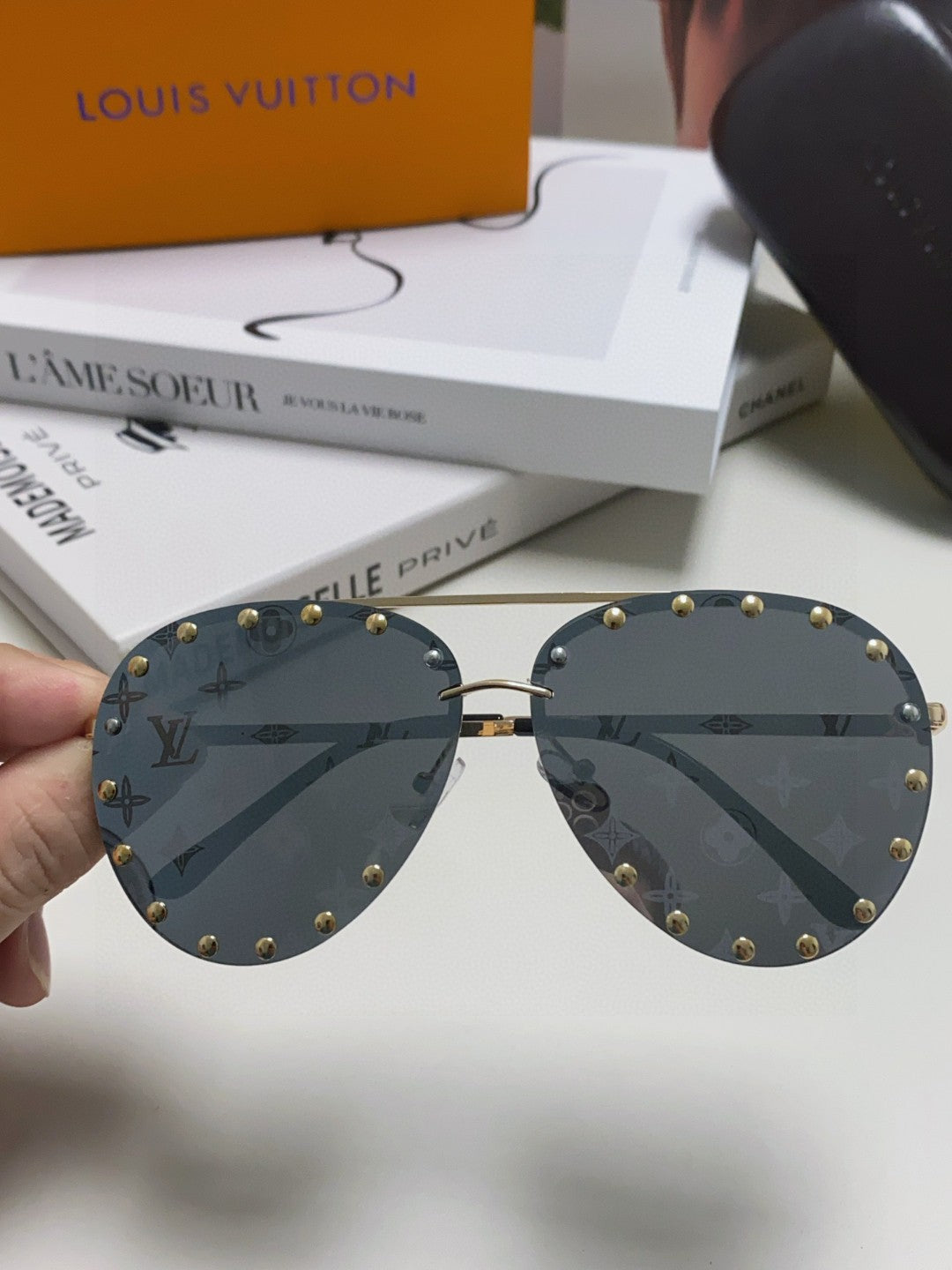 PARTY PILOT SUNGLASSES 567462 IN GOLD METAL MONOGRAM LOGO ON LENS